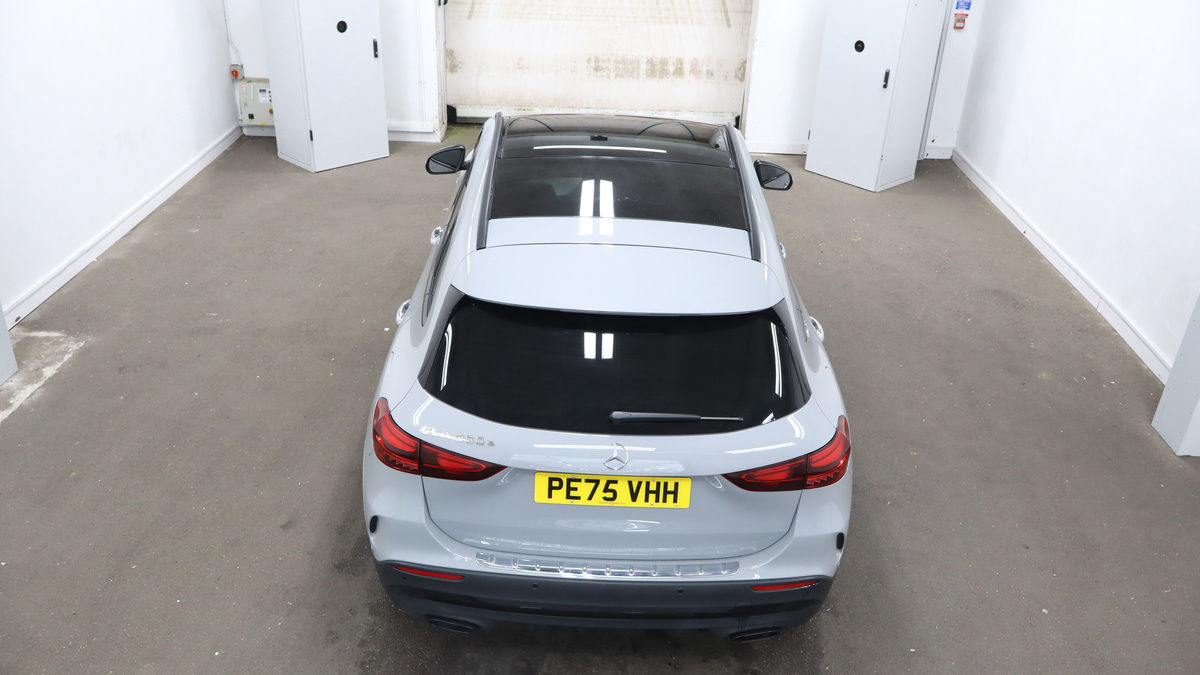Mercedes-Benz GLA Image 8