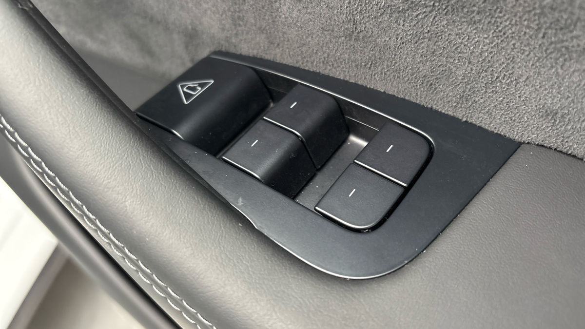 Tesla Model Y Image 25