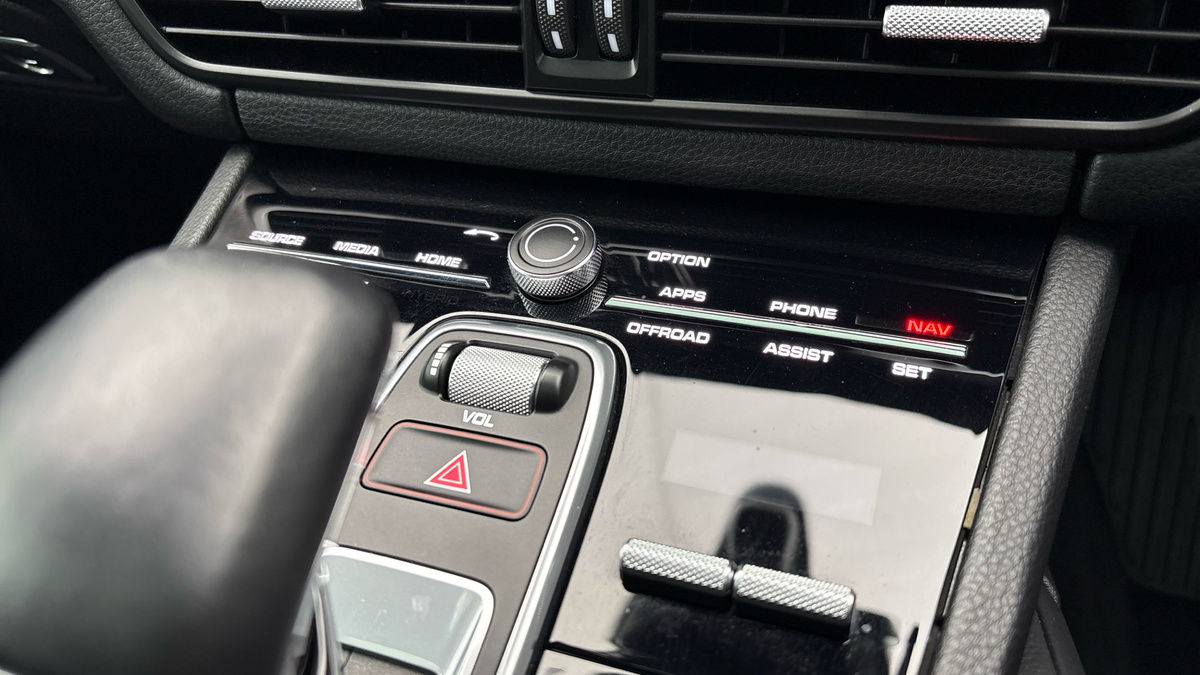 Porsche Cayenne Image 28