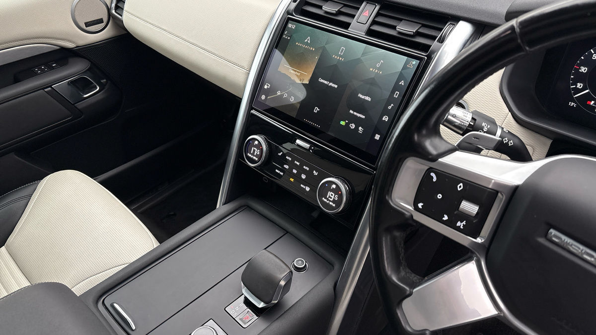 Land Rover Discovery Image 18
