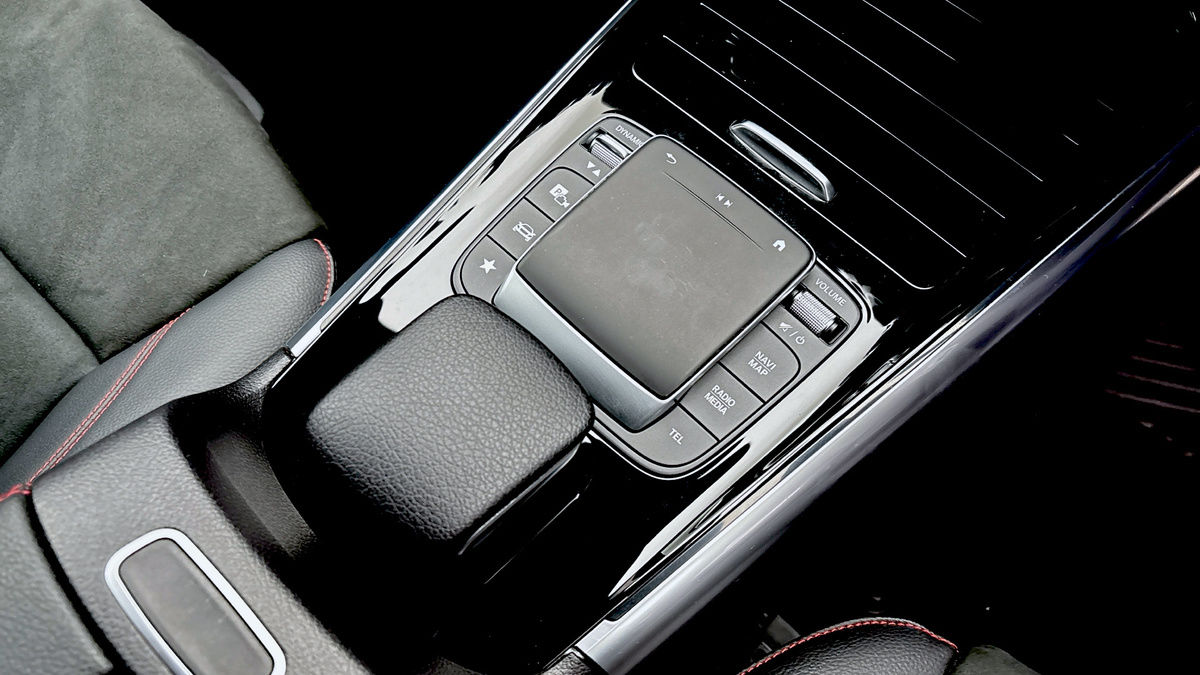 Mercedes-Benz GLA Image 9