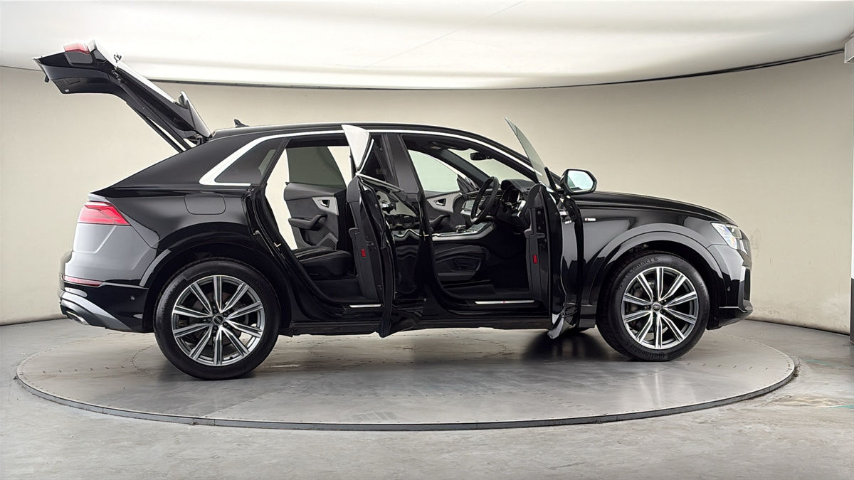 More views of Audi Q8
