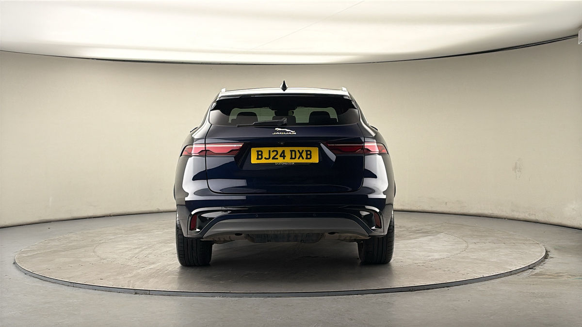 Jaguar F-PACE Image 4