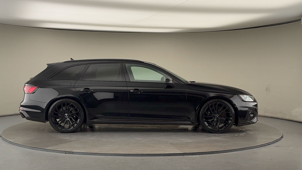 Audi RS4 Avant Image 16