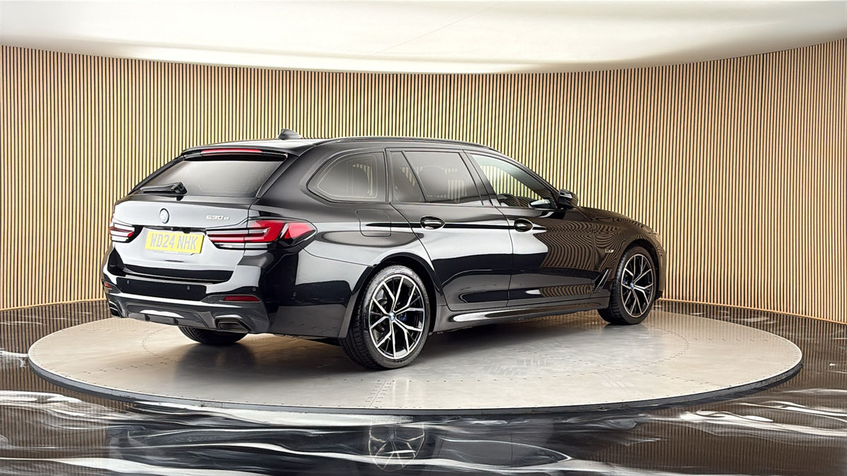 BMW 5 Series Image 21
