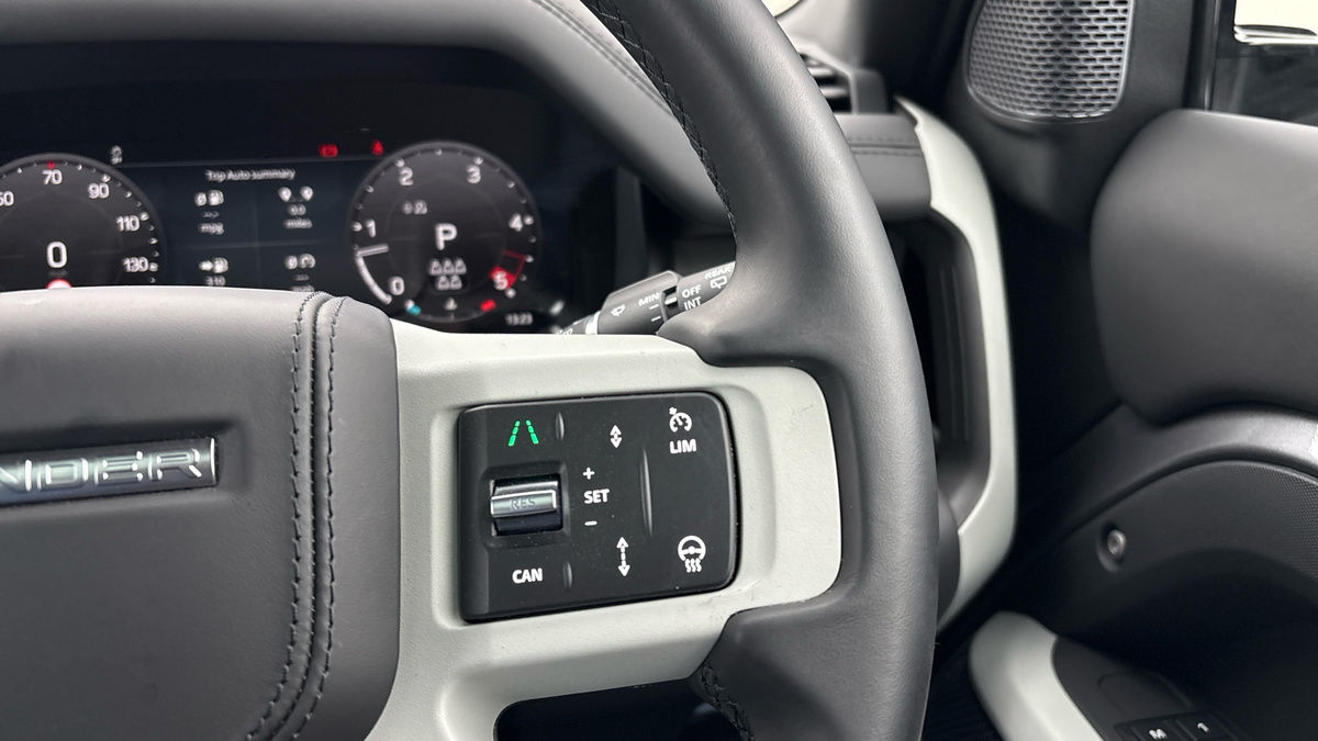 Land Rover Defender 110 Urban Image 14