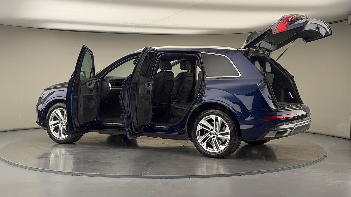 More views of Audi Q7