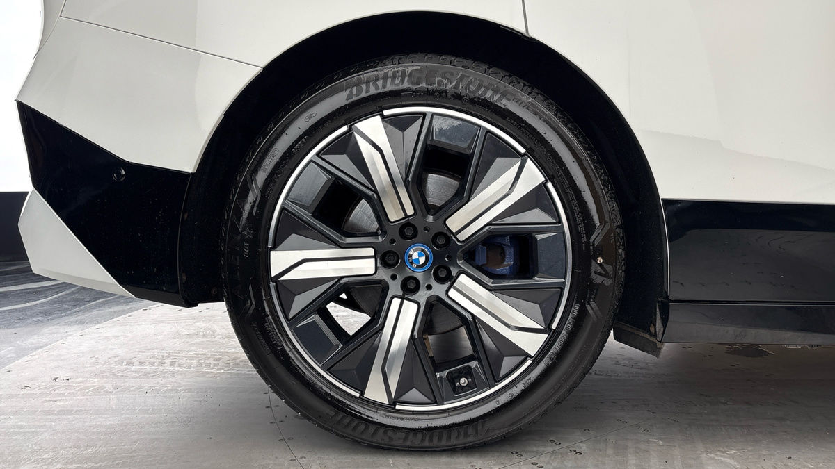 BMW iX Image 10