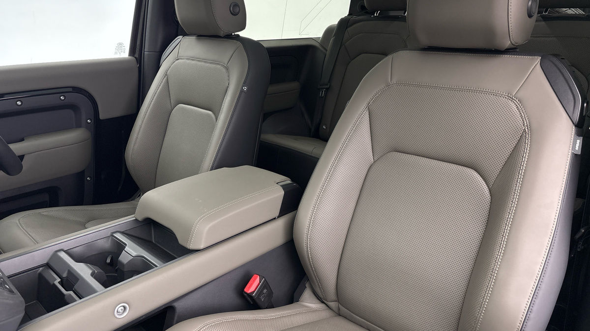 Land Rover Defender 90 Image 7