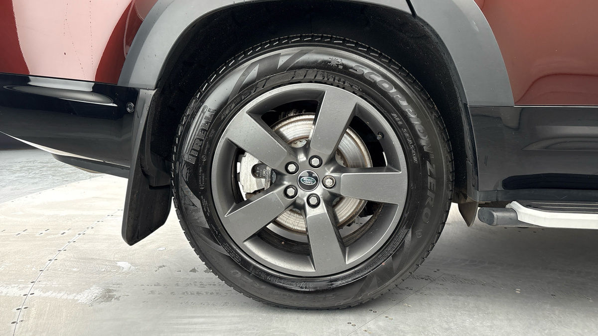 Land Rover Defender 130 Image 10