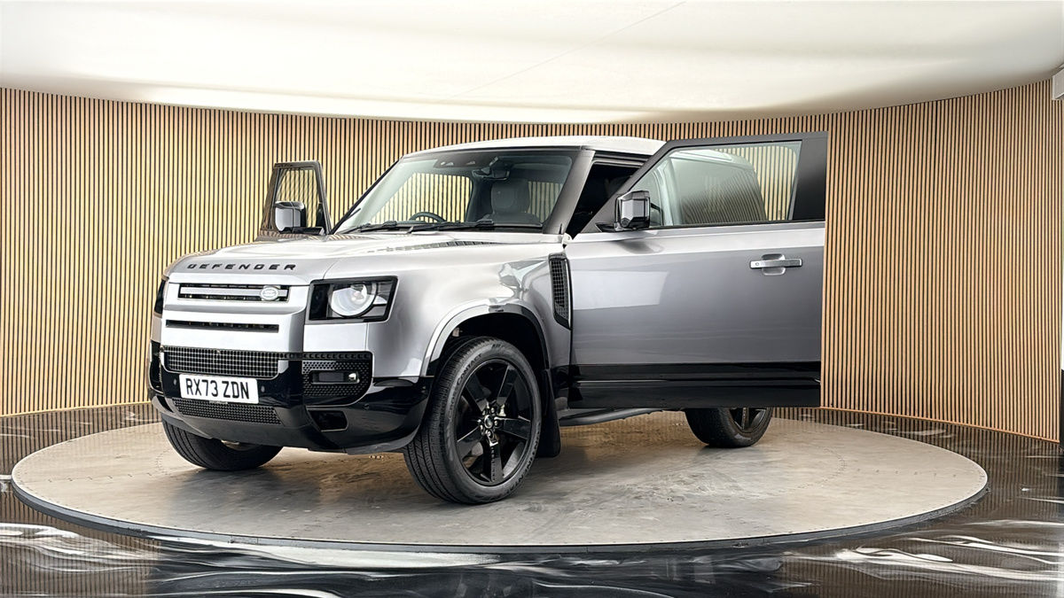 More views of Land Rover Defender 90