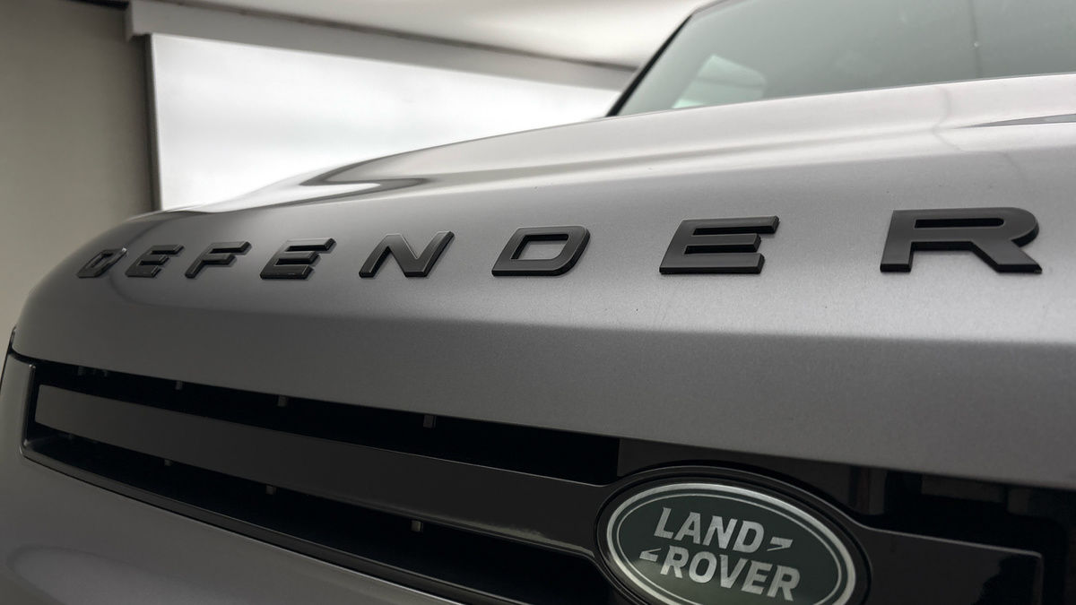 Land Rover Defender 90 Image 24