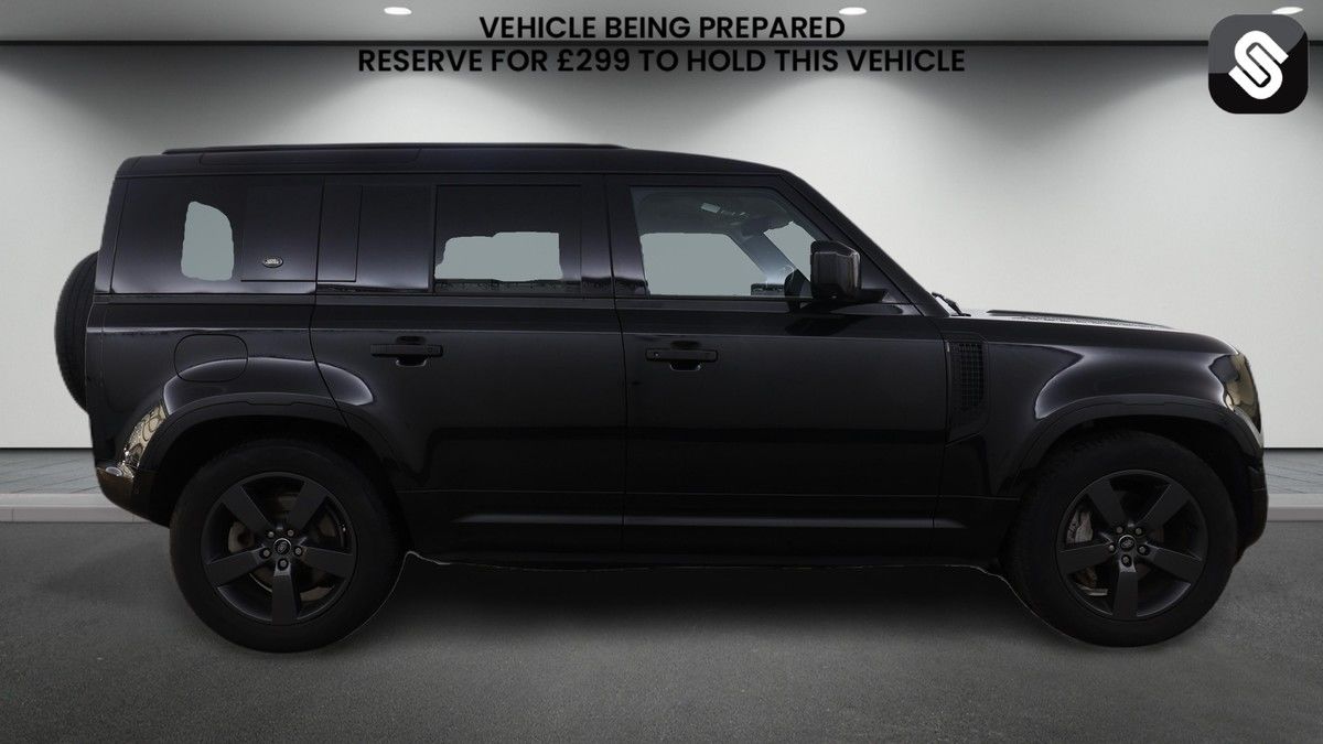 Land Rover Defender 110 Image 5