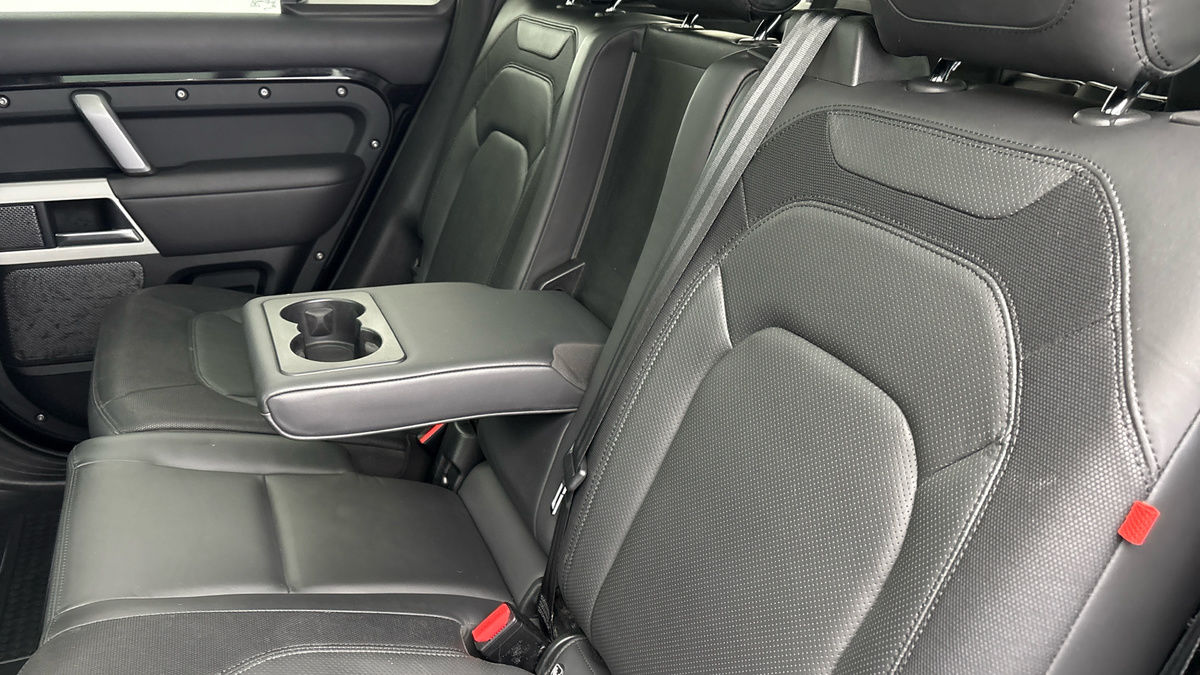 Land Rover Defender 110 Image 9
