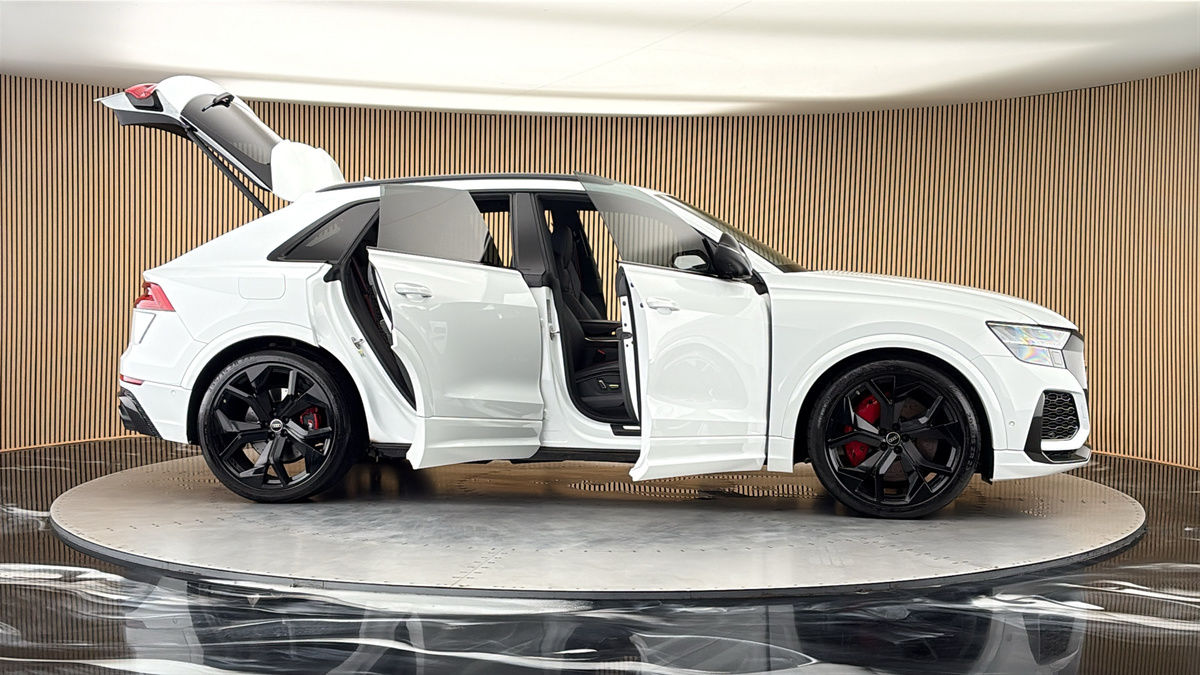More views of Audi RSQ8