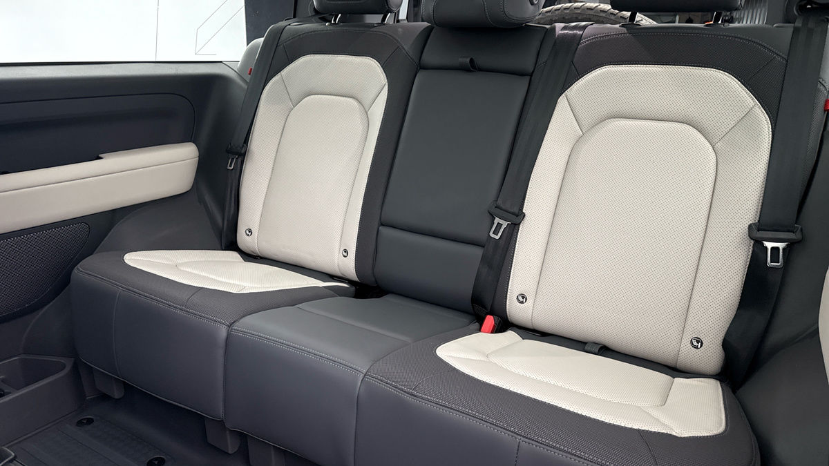 Land Rover Defender 90 Image 8