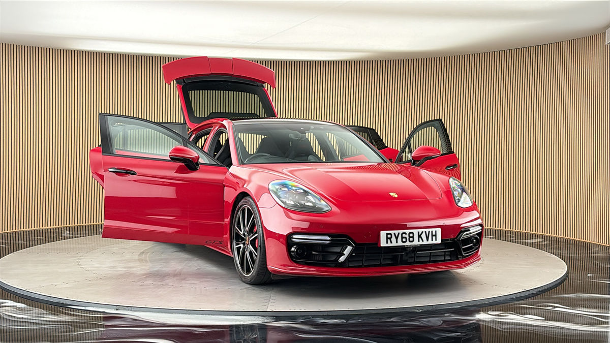More views of Porsche Panamera