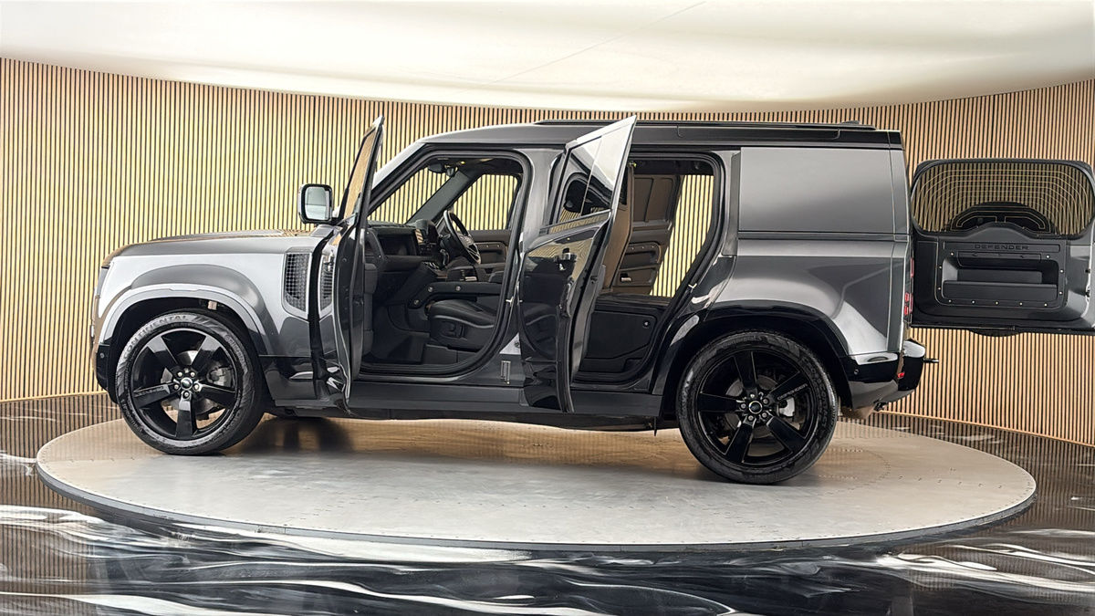 More views of Land Rover Defender 110