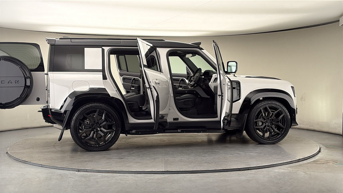 More views of Land Rover Defender 110