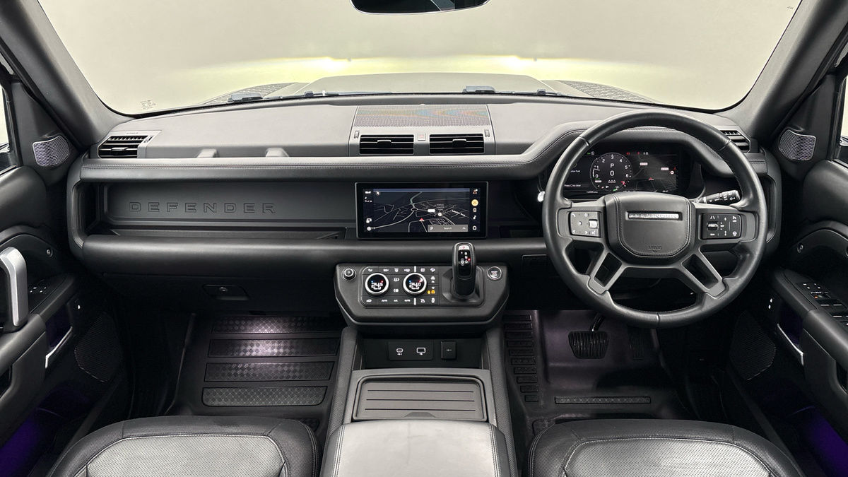 Land Rover Defender 110 Image 12