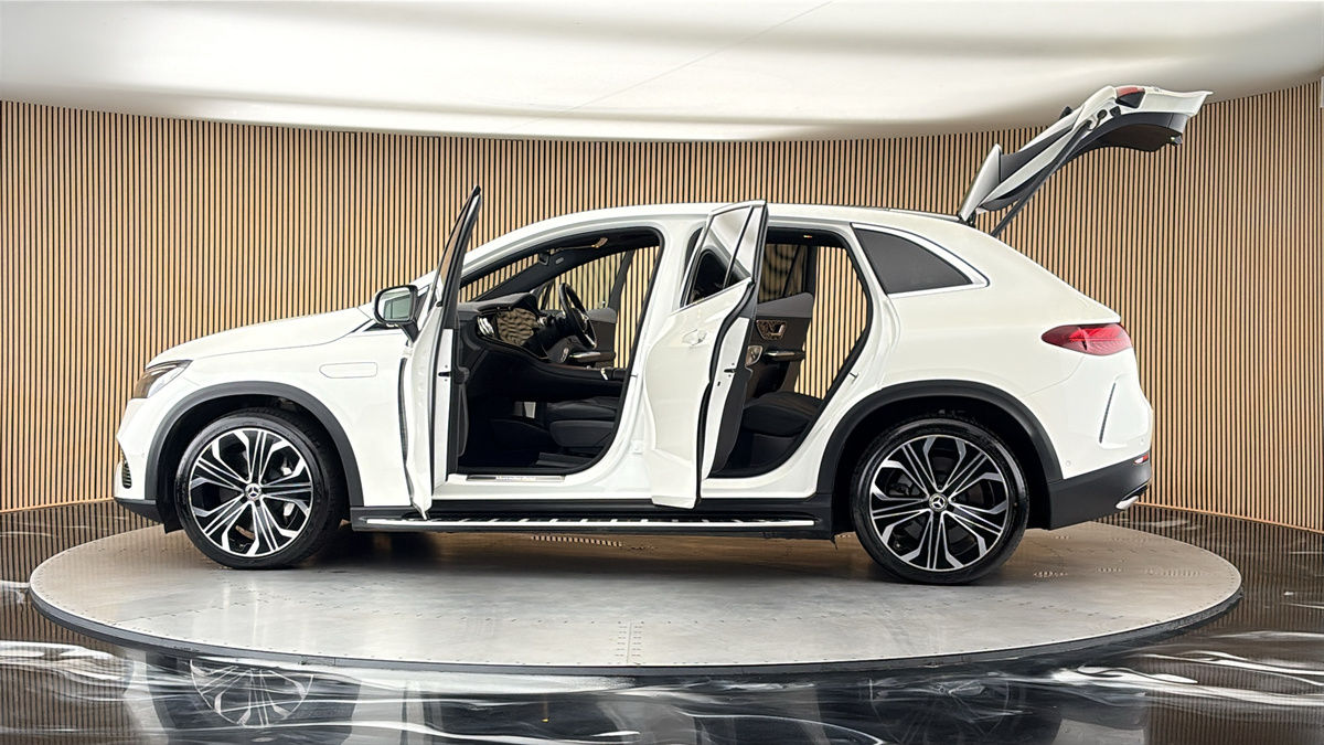 More views of Mercedes-Benz EQE