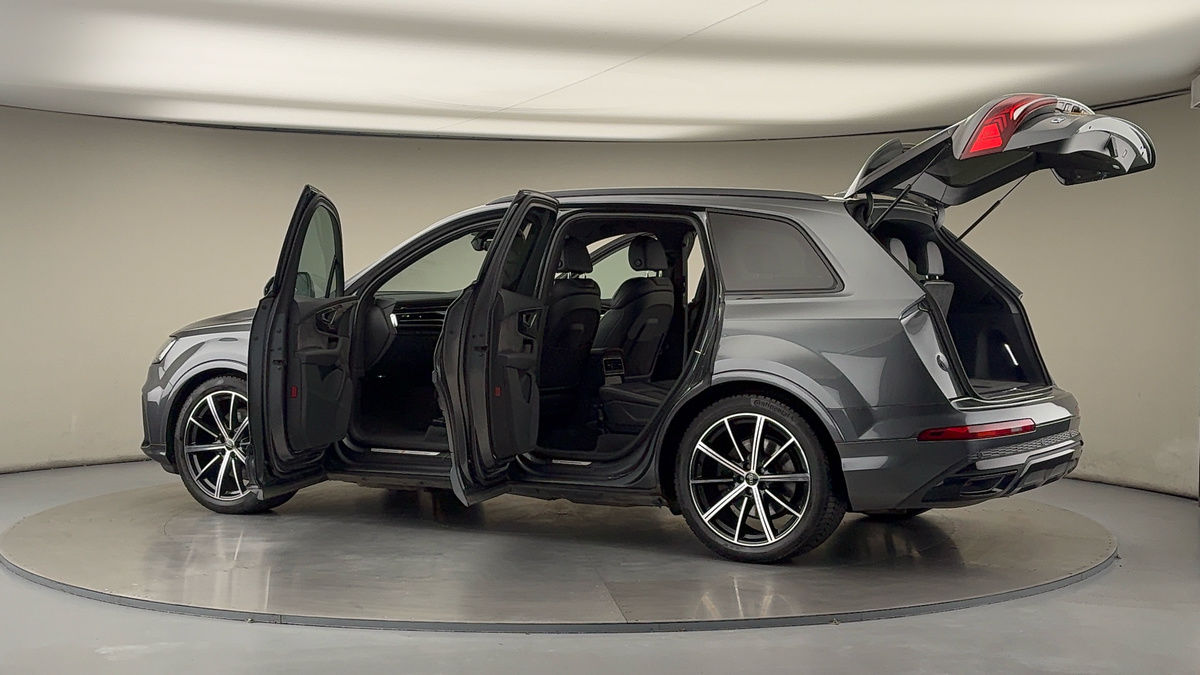 More views of Audi Q7