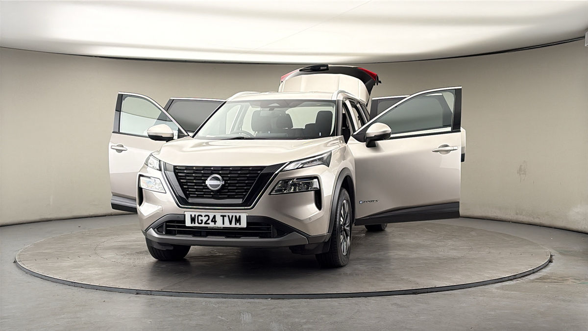 More views of Nissan X-Trail