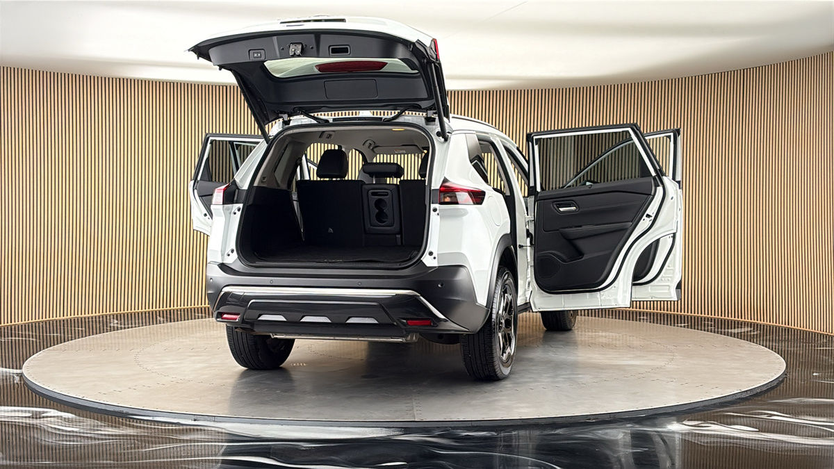 More views of Nissan X-Trail