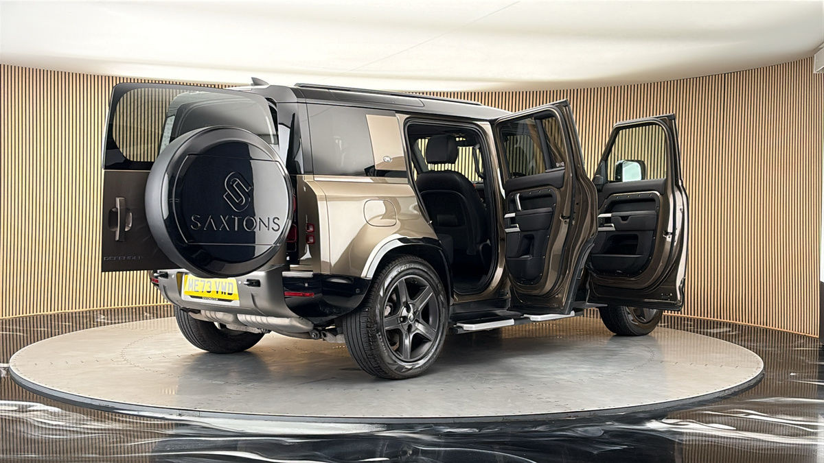 More views of Land Rover Defender 110