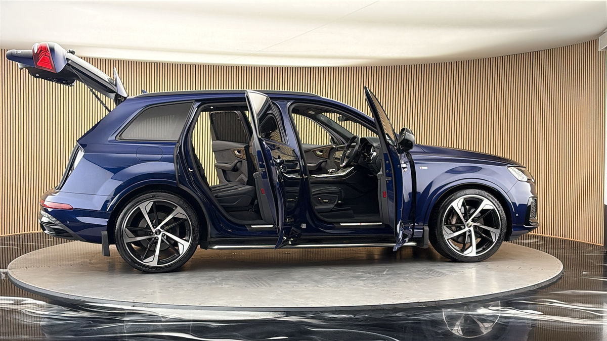 More views of Audi Q7