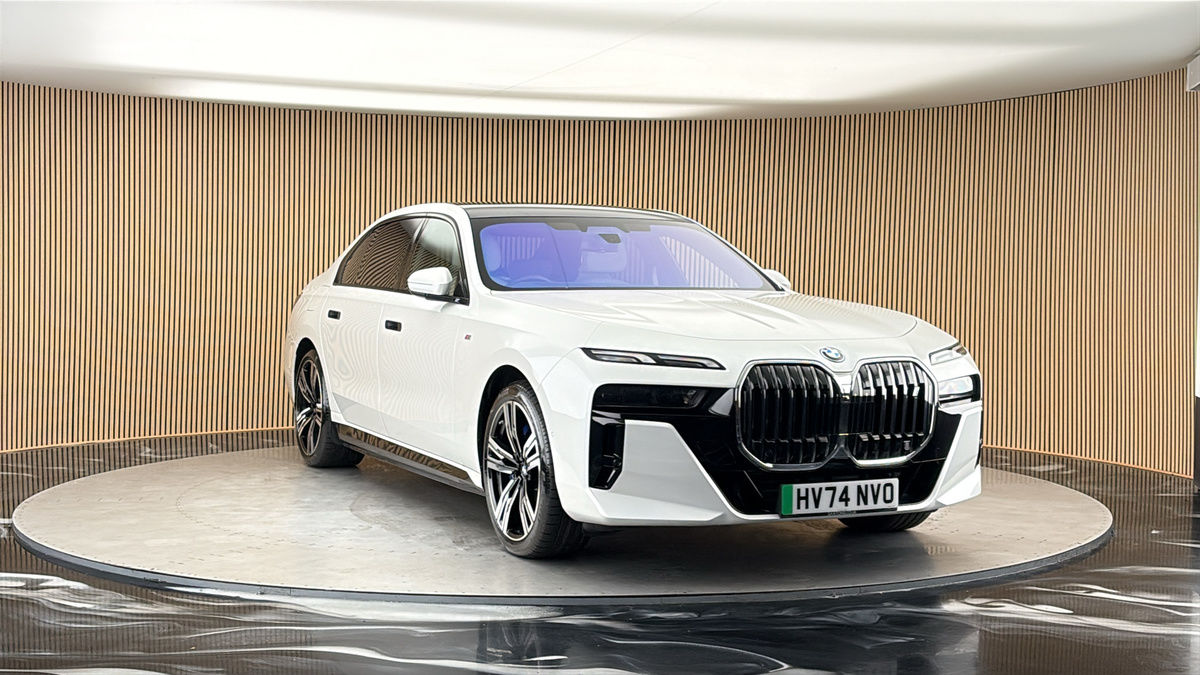 More views of BMW i7
