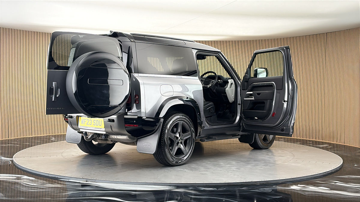 More views of Land Rover Defender 90