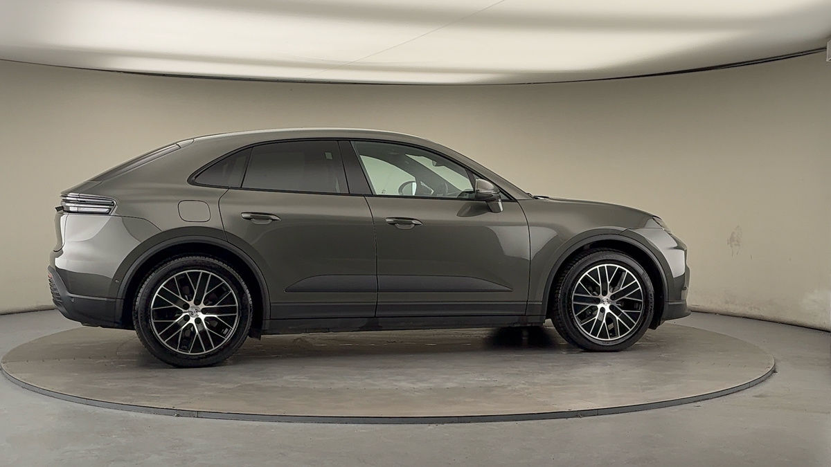 More views of Porsche Macan
