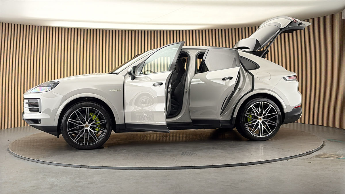 More views of Porsche Cayenne