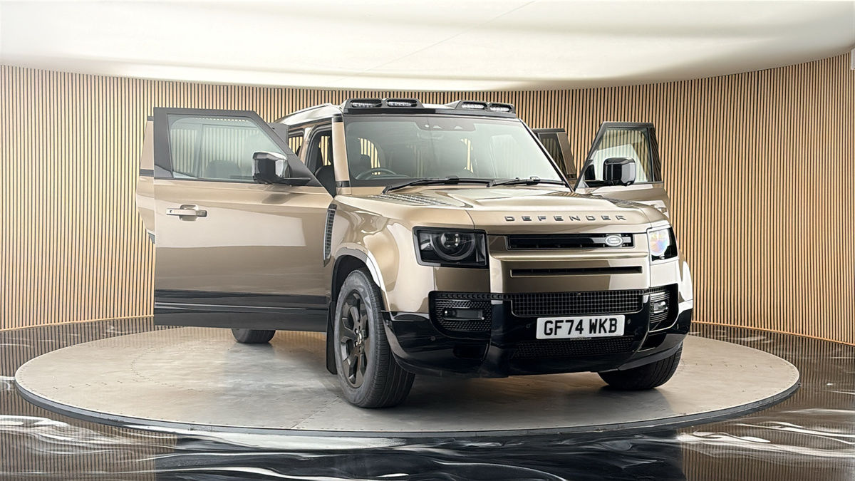 More views of Land Rover Defender 110