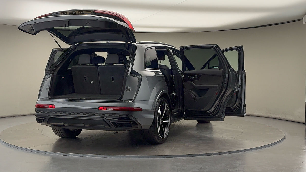 More views of Audi Q7