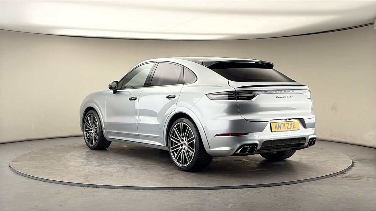 Porsche Cayenne Image 2