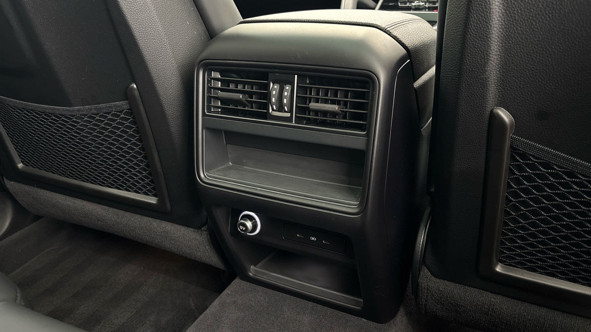 Porsche Cayenne Image 26