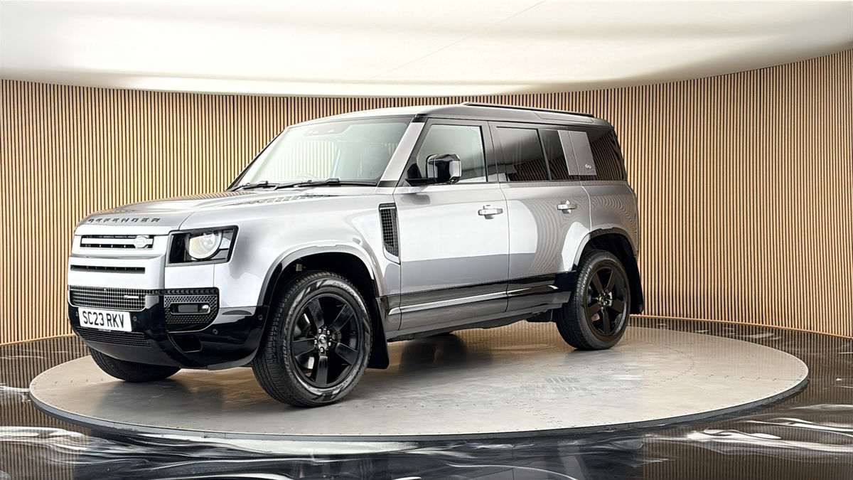 Land Rover Defender 110 Image 20
