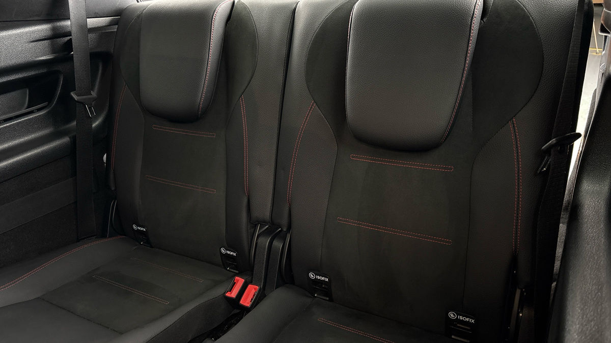 Mercedes-Benz GLB Image 25