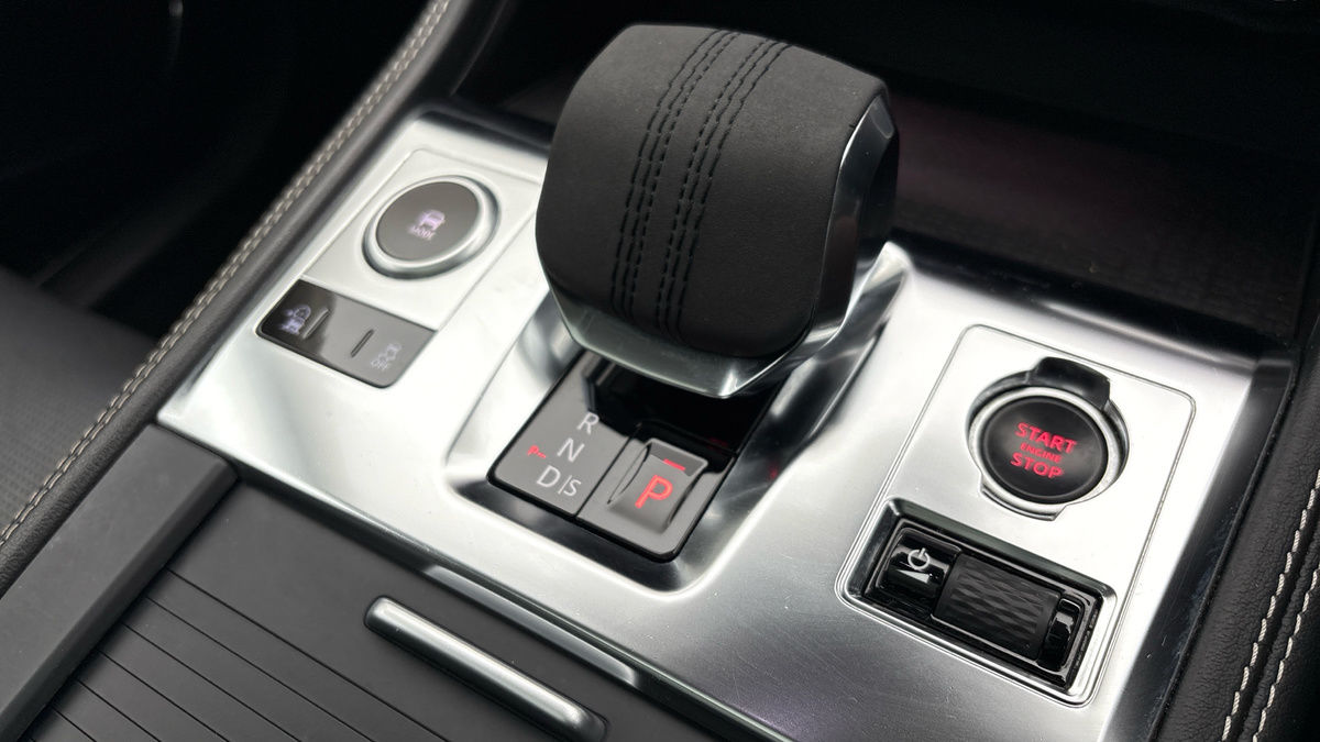 Jaguar F-PACE Image 27