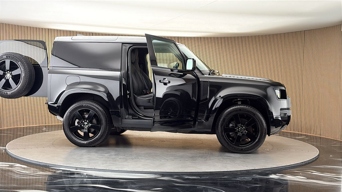 More views of Land Rover Defender 90