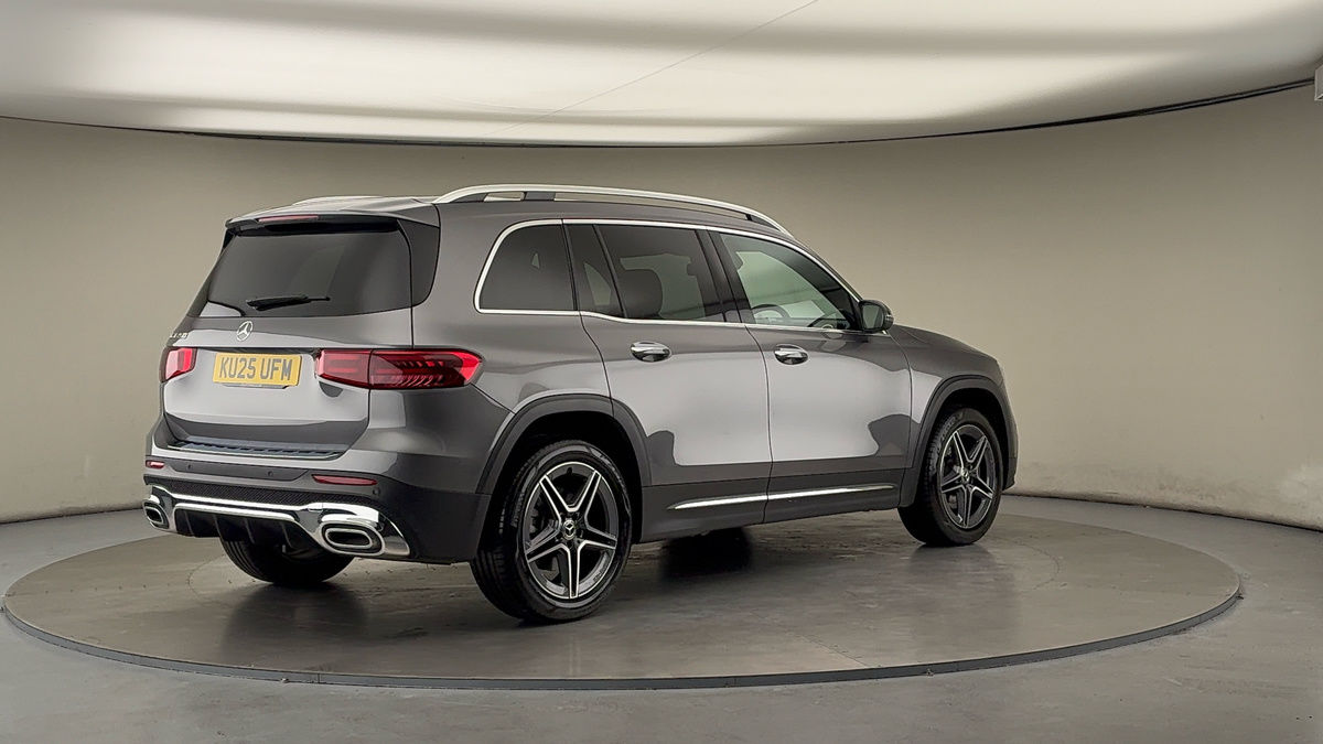 Mercedes-Benz GLB Image 21