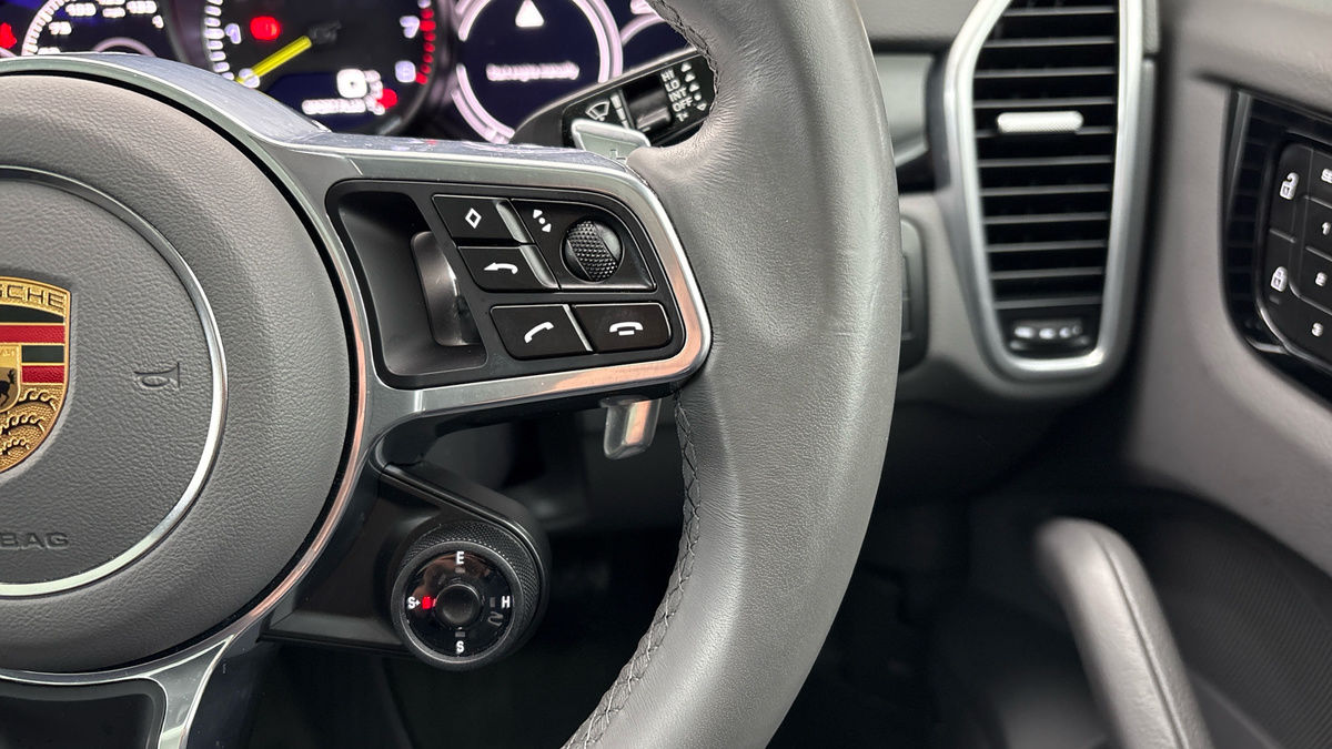 Porsche Cayenne Image 14