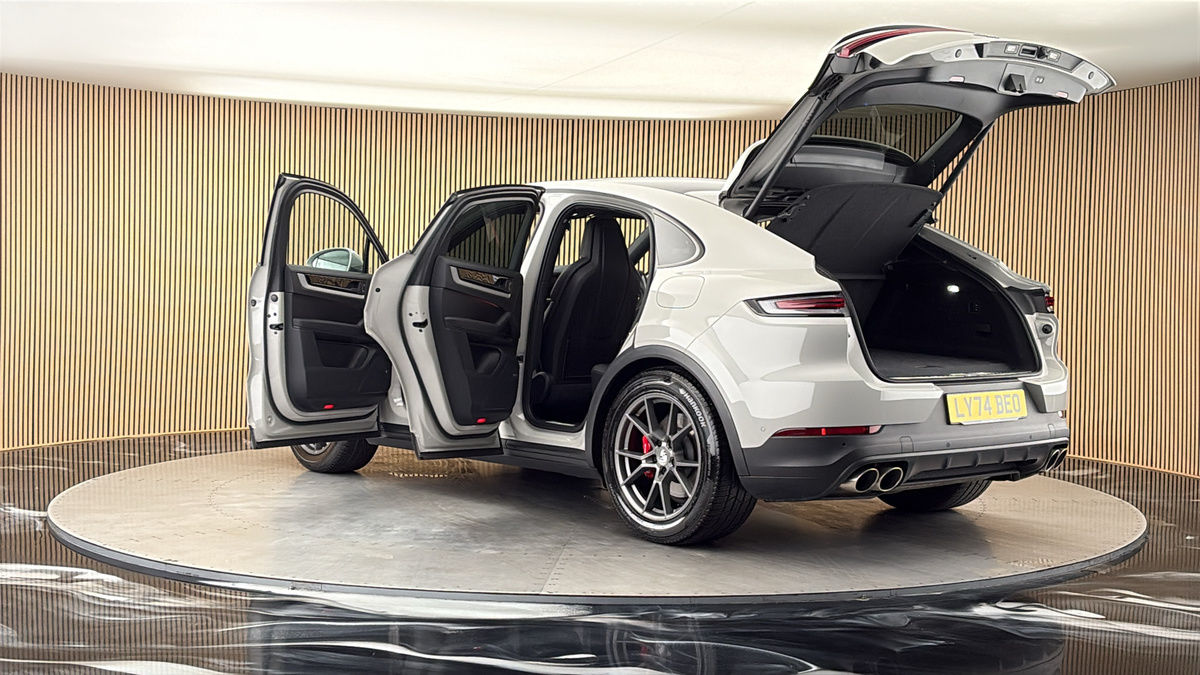 More views of Porsche Cayenne