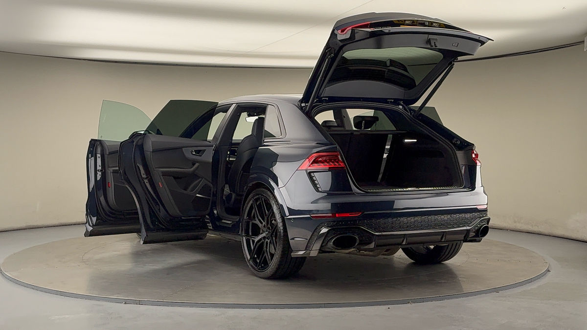 Audi RSQ8 Urban Image 11