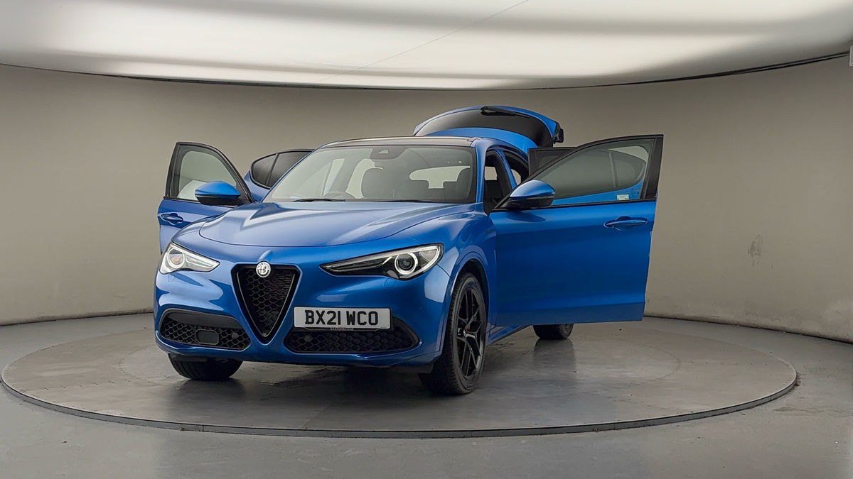 More views of Alfa Romeo Stelvio