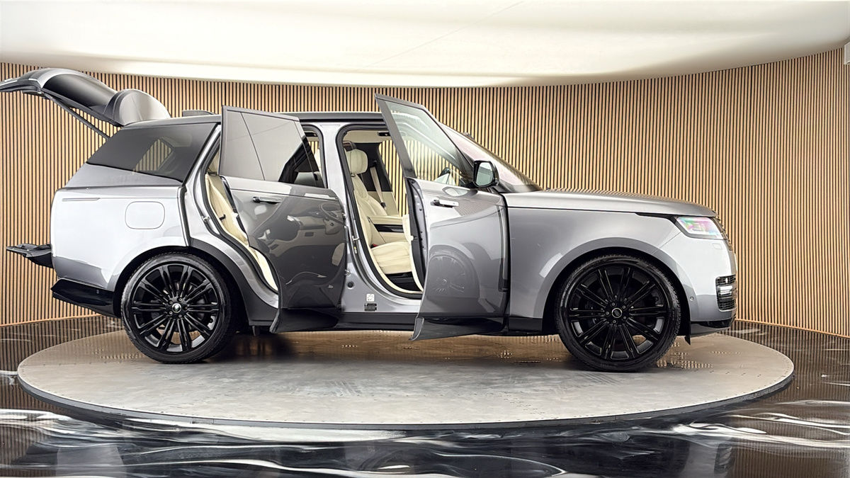 More views of Land Rover Range Rover