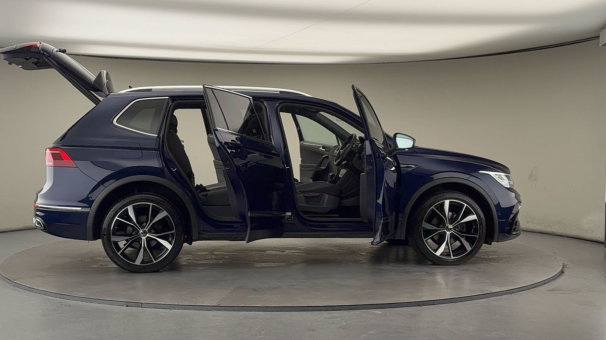 More views of Volkswagen Tiguan Allspace