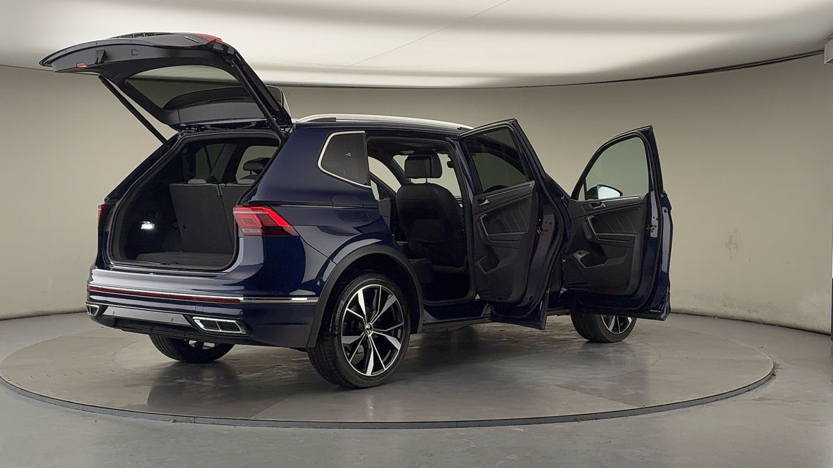 More views of Volkswagen Tiguan Allspace